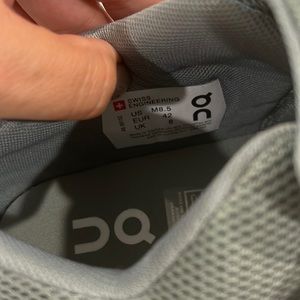 On cloud Rogers 8.5 men’s- never worn